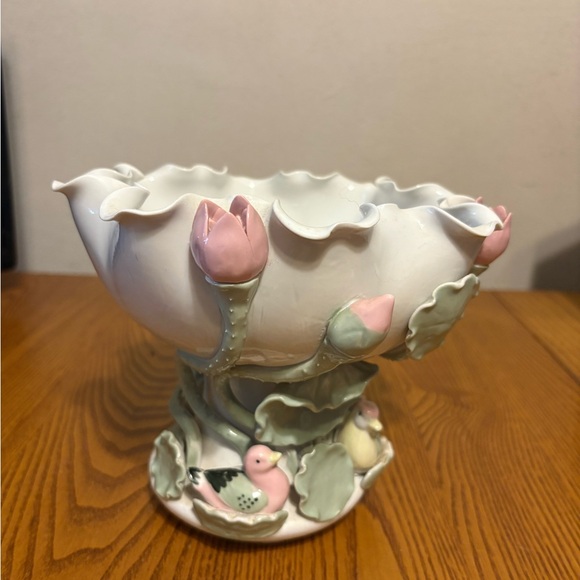 Chinese Porcelain Vase With Mandarin Ducks  on Lily Pads with Pink Flowers - Picture 1 of 11